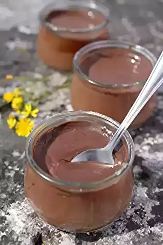Petits pots de crème au chocolat et au lait végétal de noisettes