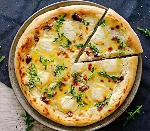 Pizza au chèvre et miel maison : recette facile et gourmande