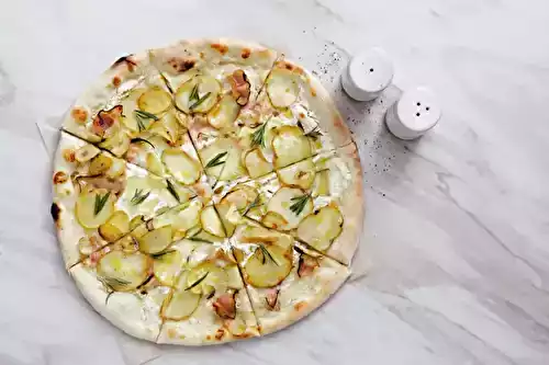 Pizza pomme de terre, fromage de brebis, lard