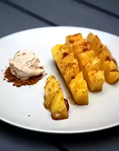 Poêlée dananas aux speculoos et glace caramel