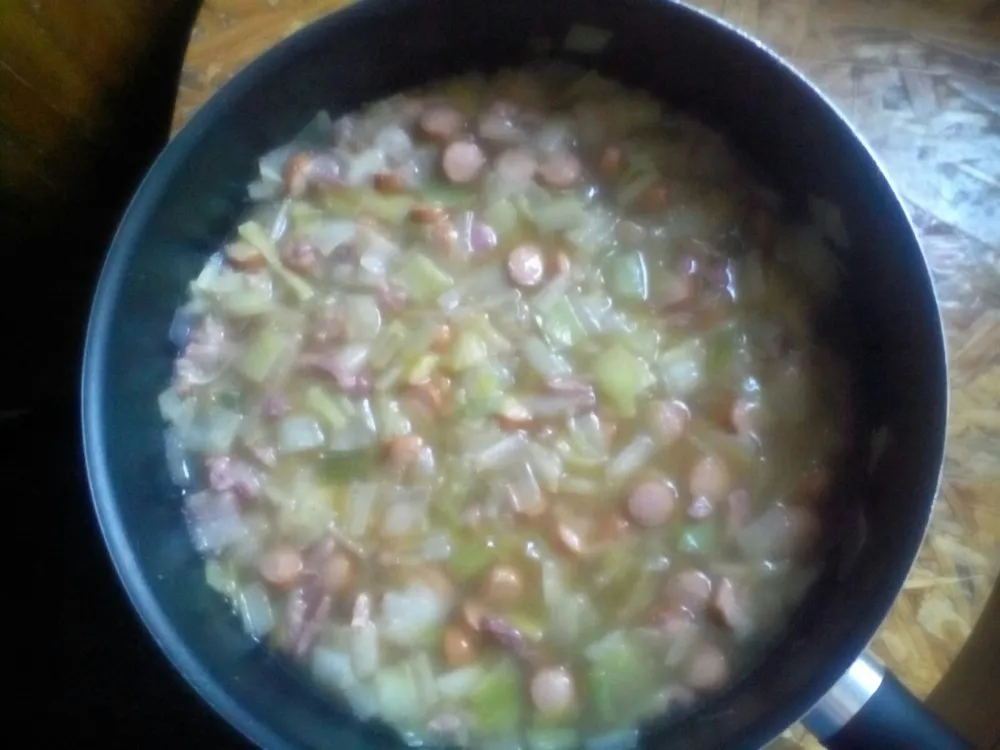 Poireaux aux lardons et aux saucisses de Strasbourg de Rodez12