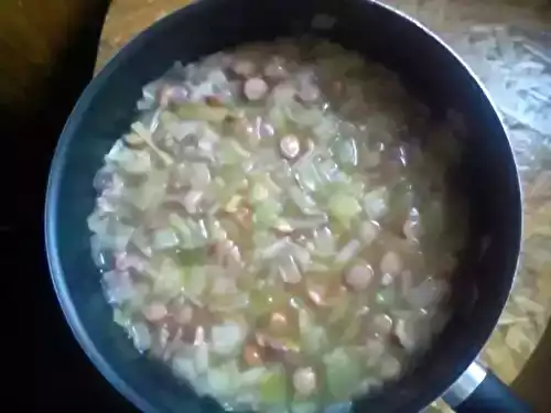 Poireaux aux lardons et aux saucisses de Strasbourg de Rodez12