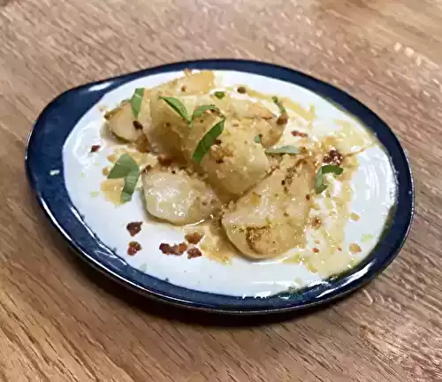 Poires rôties au miel, yaourt grec à la vanille et semoule grillée