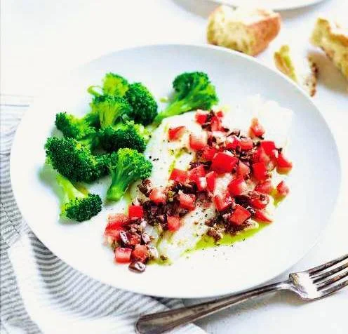 Poisson blanc, sauce vierge aux olives