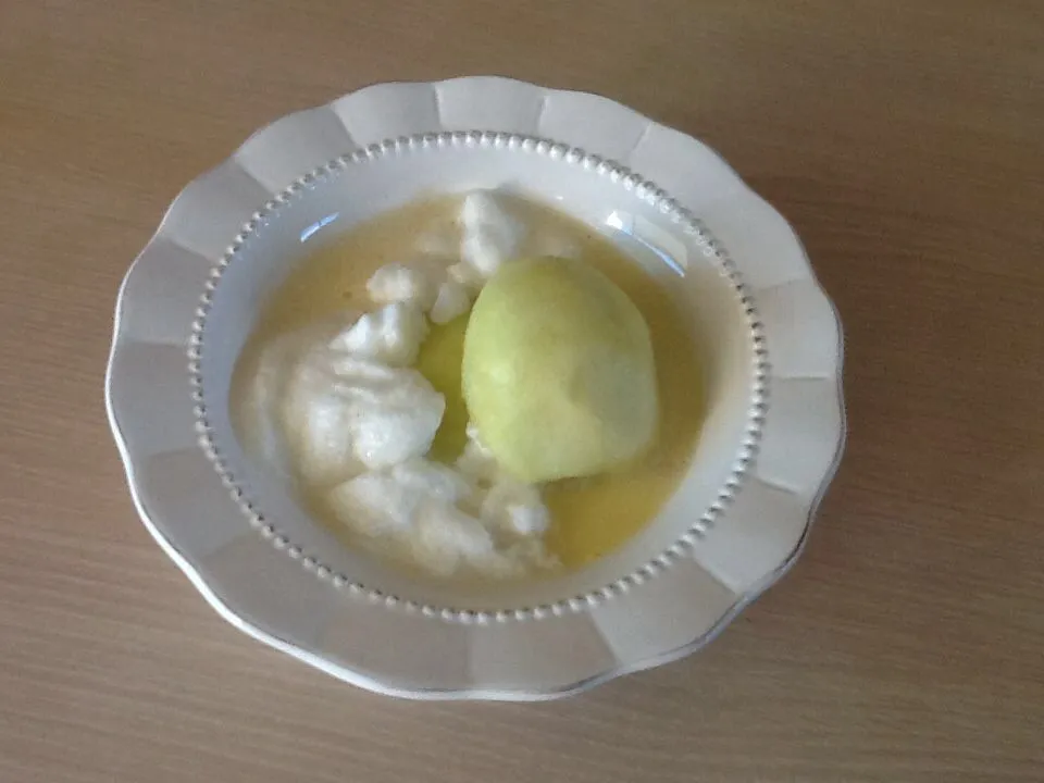 Pommes sur île flottante