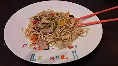 Porc sauté aux nouilles chinoises, cuisson au wok