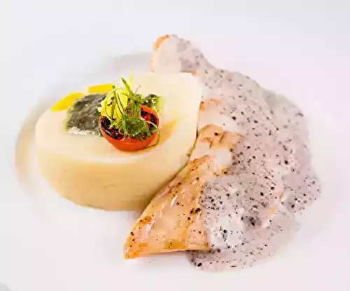 Poularde aux morilles au jus de truffes