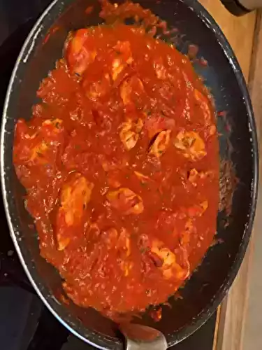 Poulet chasseur à la sauce tomate