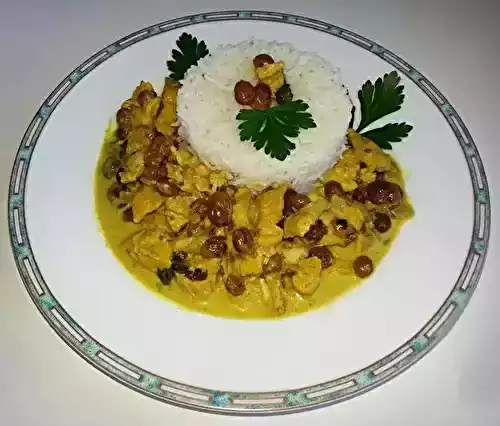 Poulet curry, crème fraîche et raisins