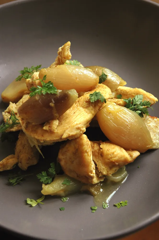 Poulet curry et échalotes