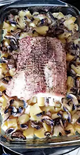 Poulet rôti aux pommes de terres et aux tomates