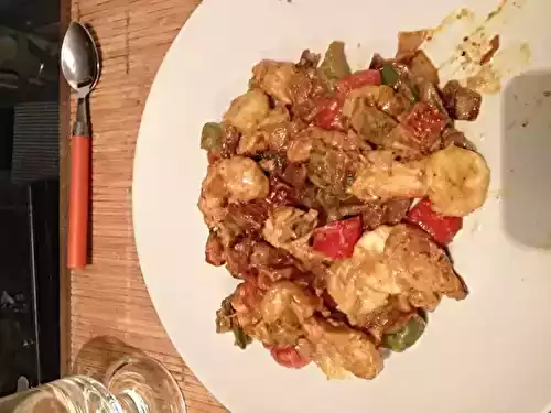 Poulet sauté au curry, petits légumes et banane