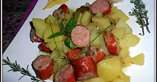 Ragoût de pommes de terre avec des saucisses fumées