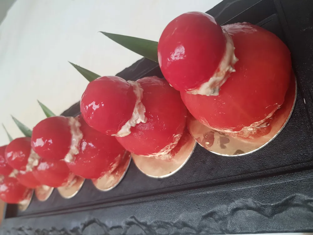 Religieuses de tomates au thon