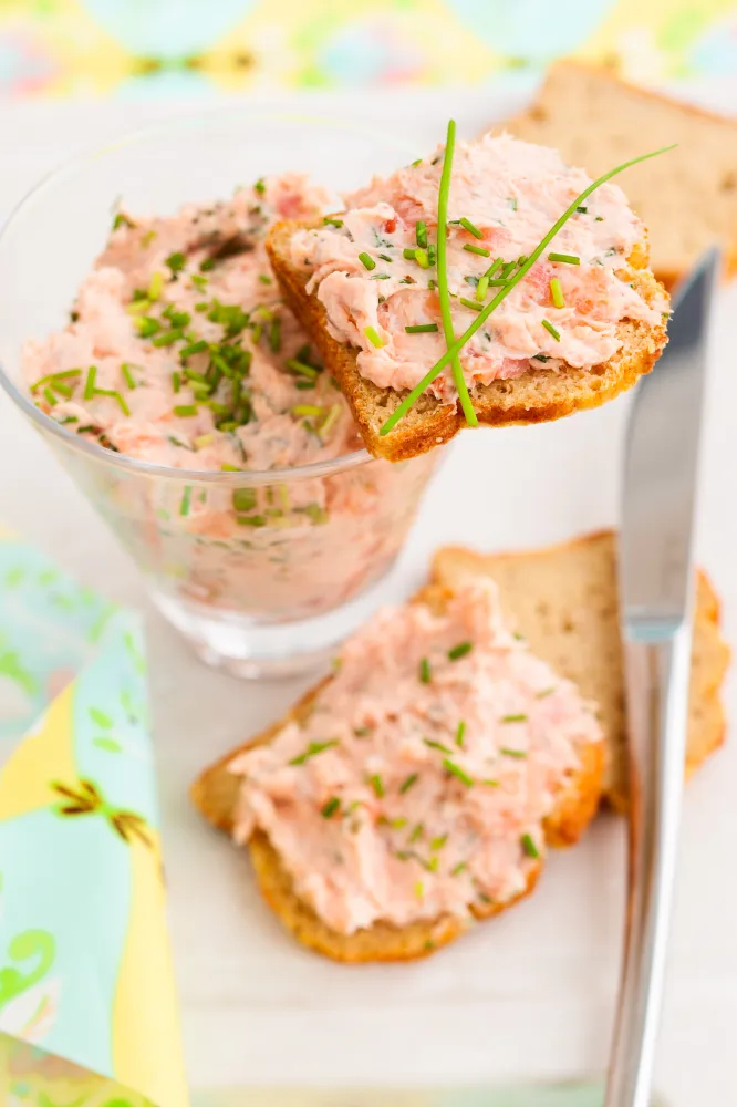 Rillettes de saumon et crème fraiche