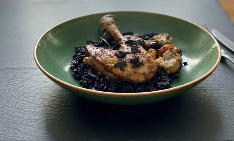 Risotto venere, truffes et chapon aux fruits secs