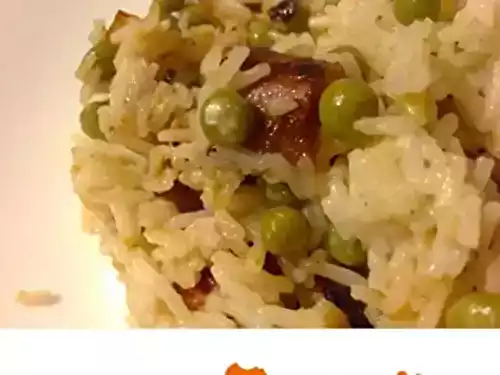 Riz pilaf petits pois et chipolatas