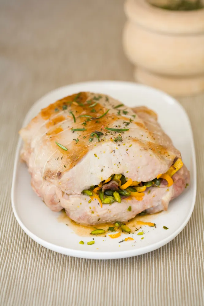 Rôti de porc farci aux pistaches et à l'orange