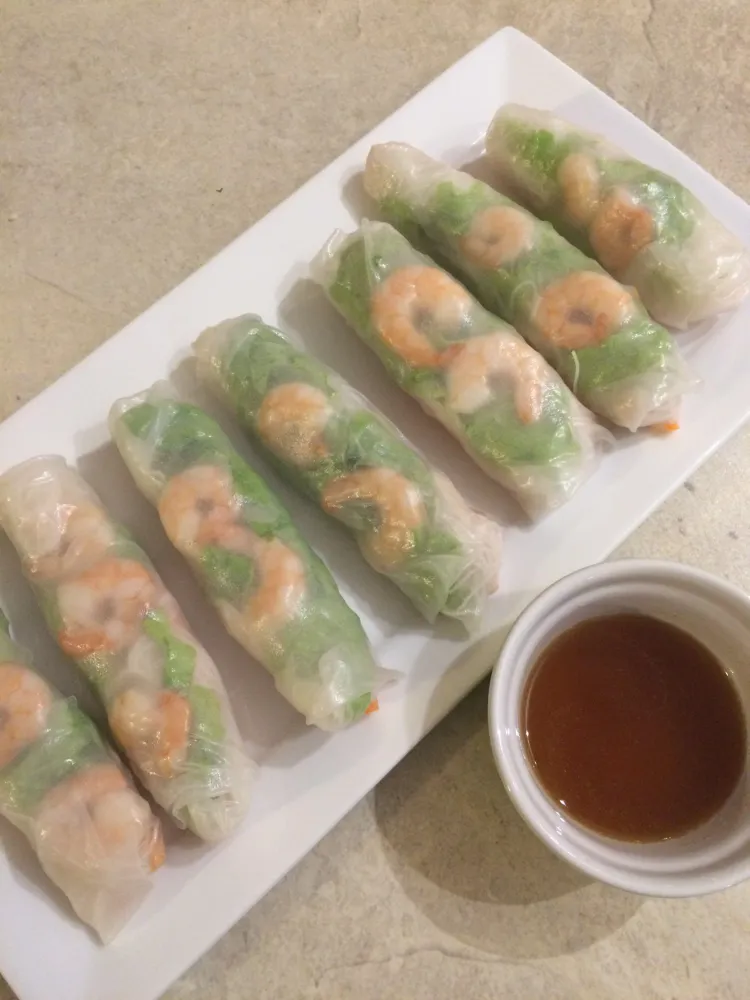 Rouleaux de printemps et sauce