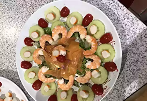 Salade de concombre, saumon-crevettes