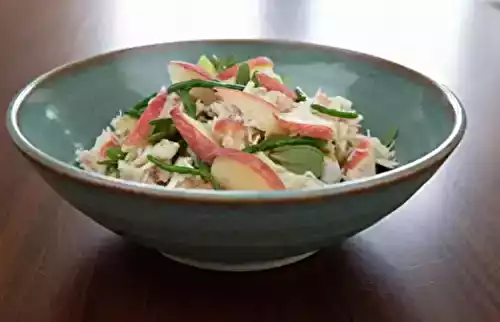 Salade de crabes, salicorne, pourpier, herbes et pêches