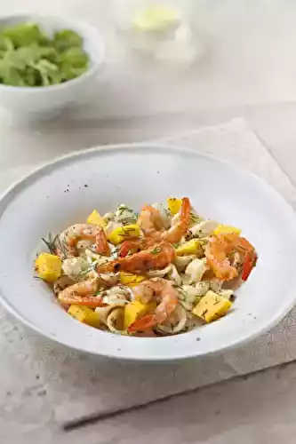 Salade de gambas fruitées, sauce curry