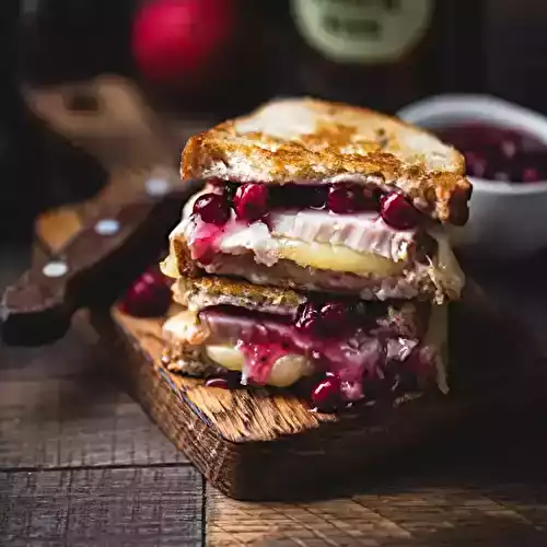 Sandwich au brie et compoté de cerises
