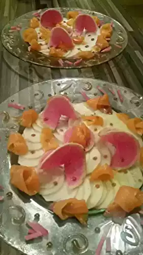 Saumon fumé sur lit de radis noir