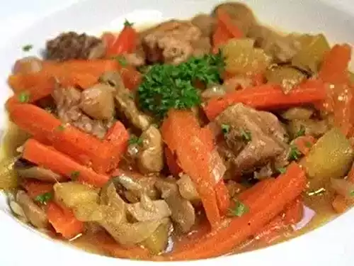 Sauté de porc et riz à l’ananas (Thaïlande)