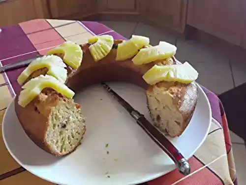 Savarin à l’ananas et aux raisins secs