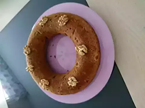 Savarin au rhum et aux raisins secs