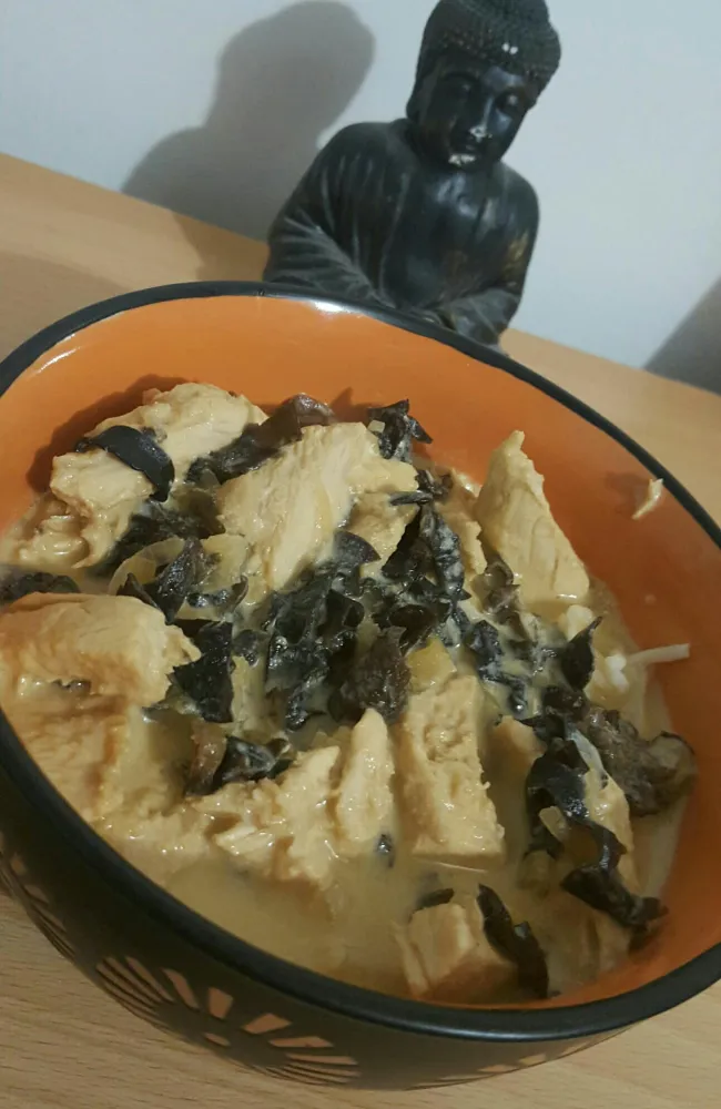 Soupe au poulet, coco, citronnelle