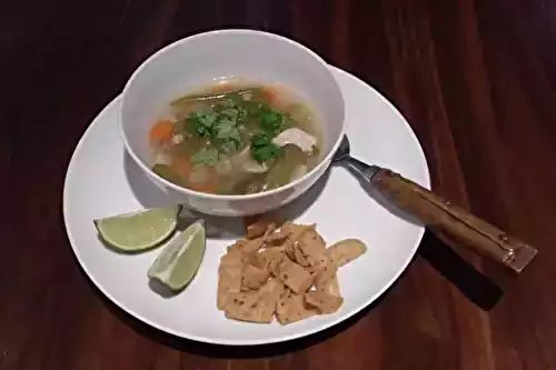 Soupe au poulet et citron vert