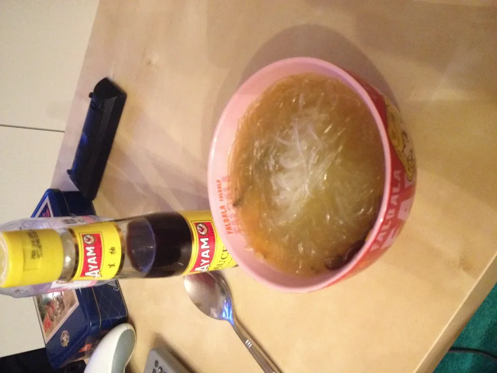 Soupe chinoise au poulet et épices