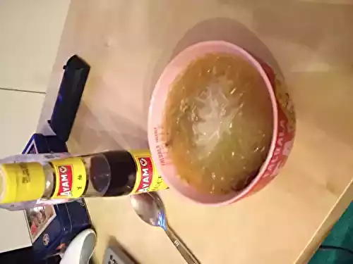 Soupe chinoise au poulet et épices