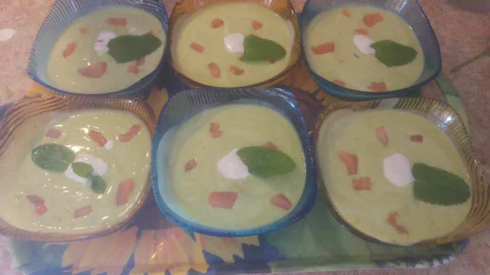 Soupe davocat froide