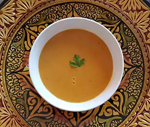 Soupe de lentilles corail aux crevettes et harissa traditionnelle