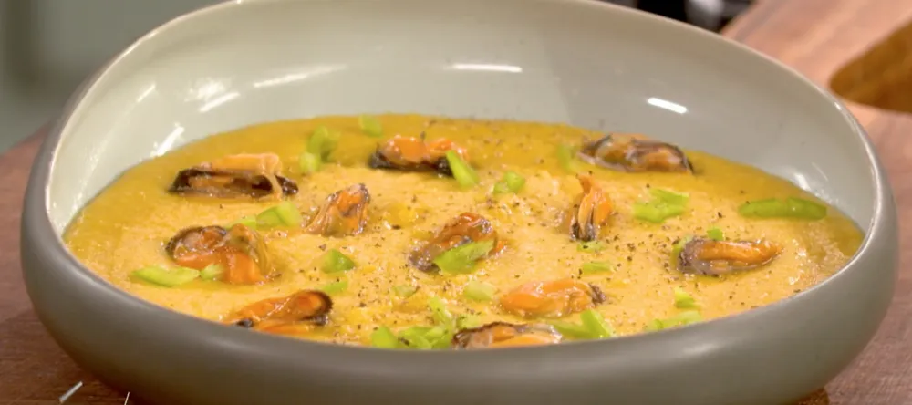 Soupe de maïs aux moules par Laurent Mariotte