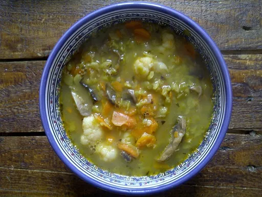 Soupe de pois cassés et légumes façon minestrone