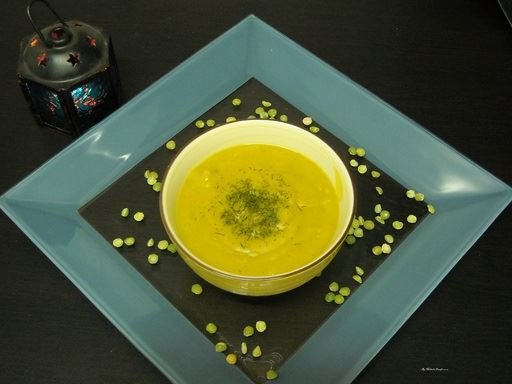 Soupe de pois cassés parfumée