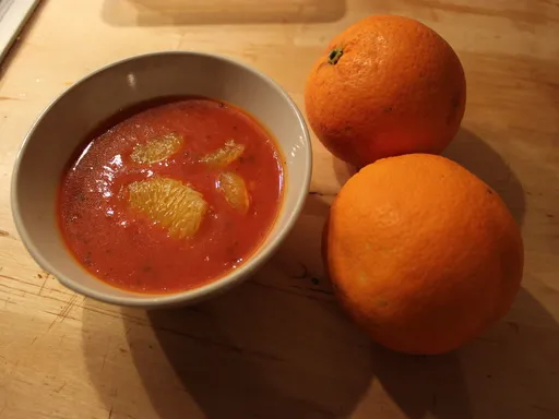 Soupe de tomate et d'orange