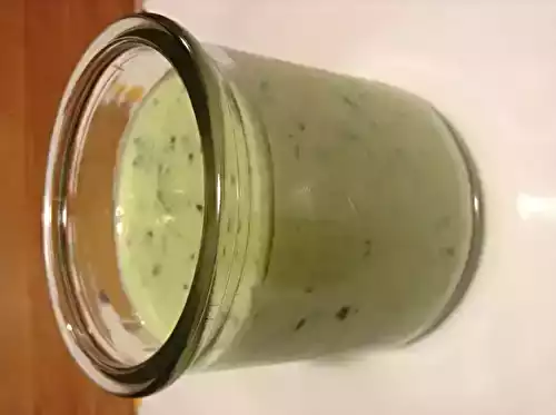 Soupe froide de concombre au lait de chèvre et coriandre