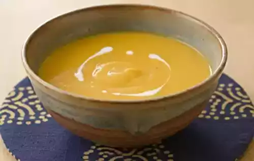 Soupe maison aux lentilles corail et carottes