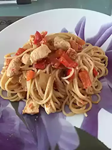 Spaghetti sautés aux poivrons et au poulet