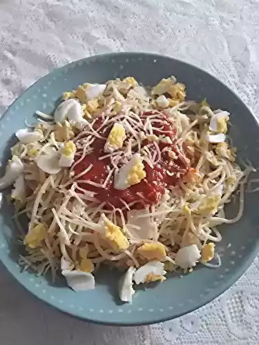 Spaghettis à la tomate, aux œufs et au parmesan