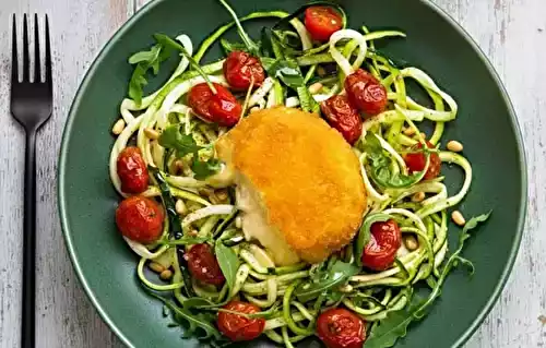 Spaghettis de courgette, tomates rôties et rocamadour pané