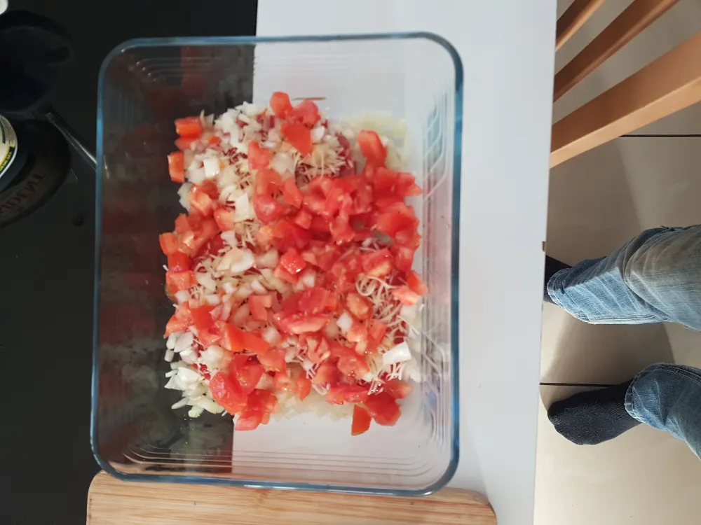 Steak haché au four, oignon, tomate et emmental