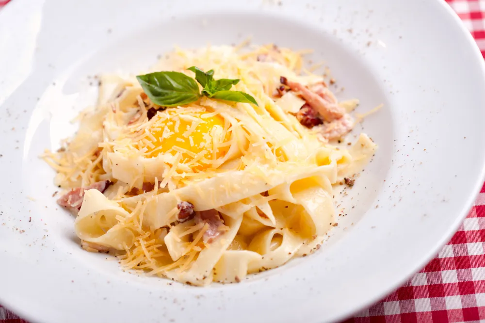 Tagliatelles à la carbonara (pancetta et pecorino)