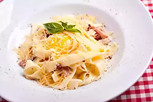 Tagliatelles à la carbonara (pancetta et pecorino)
