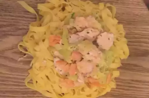 Tagliatelles fraîches aux deux saumons et aux courgettes